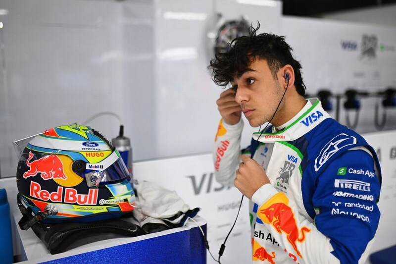 レーシングブルズF1、新人リンドブラッドを称賛「ハジャーに似ている。冷静沈着で動じない」