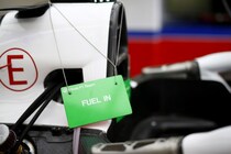 2026年のF1”持続可能燃料”は、技術開発の大戦争に！　分子レベルまでクローズアップして開発……マシンの軽量化にも繋がる？