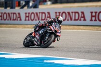 MotoGPブリーラムテスト2日目｜アプリリア好調、ベッツェッキ最速＆小椋藍が2番手タイム！　マルケスまたしても転倒