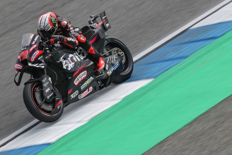 アプリリアのベッツェッキ、レコード更新驚速のトップタイム！　兄マルケスをコンマ4ちぎる｜MotoGPタイGPプラクティス