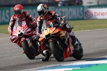 【MotoGP】「クリーンな動き」「ペナルティには賛成できない」「一貫性があれば……」マルケスVSアコスタ、限界バトルへのライバルの反応は？