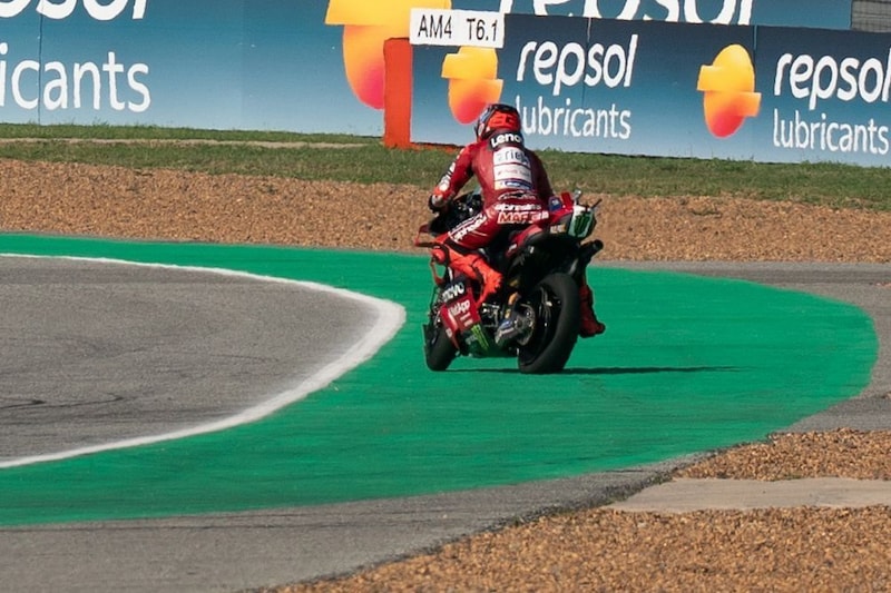 【MotoGP】マルク・マルケス、”安全策”のはずがまさかのパンク「まるで大きな岩にぶつかったようだった」