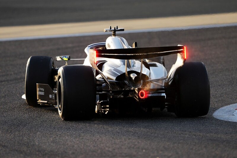 F1マシンのライトが持つ意味とは？　安全性向上と新時代の”駆け引き”にも貢献