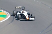 日本人ドライバー4人参戦のF3が開幕。加藤大翔が7番手タイム！　予選ポールはナエル｜FIA F3メルボルン予選