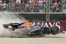 フェルスタッペン、オーストラリアGP予選でクラッシュ。レントゲン検査受けるも骨折なし「僕の人生でも特に奇妙なスピンだった」
