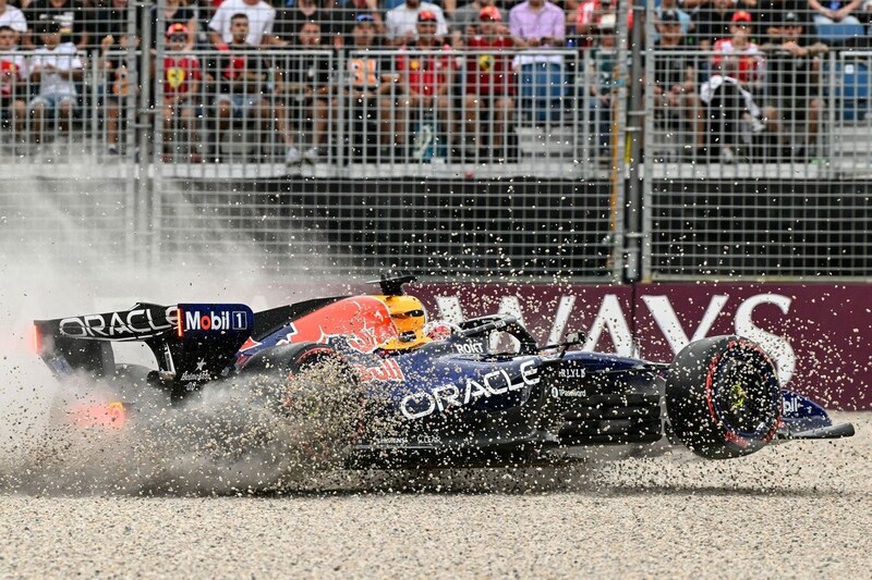 フェルスタッペン、オーストラリアGP予選でクラッシュ。レントゲン検査受けるも骨折なし「僕の人生でも特に奇妙なスピンだった」