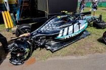 アントネッリを”冷却ファン”装着状態でコースに送り出したメルセデスに、137万円の罰金「クラッシュしたマシンを修復するのに忙しかった」｜F1オーストラリアGP