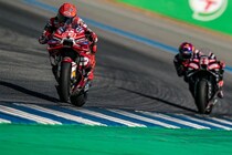 【MotoGP】ドゥカティ「平手打ちを食らった気分」アプリリア圧勝受け、チームが危機感