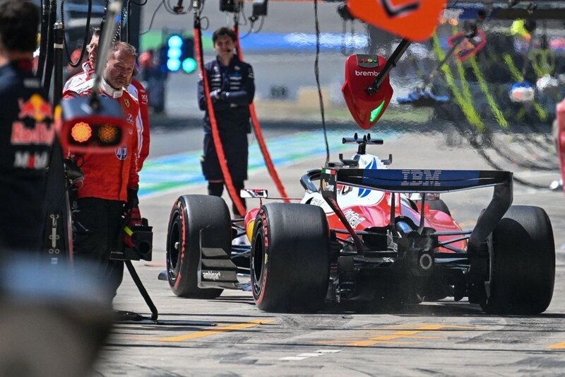 フェラーリ、”くるりんぱ”リヤウイングの使用中止の理由は？　ハミルトン「本来は第4～5戦あたりで投入する予定だった」