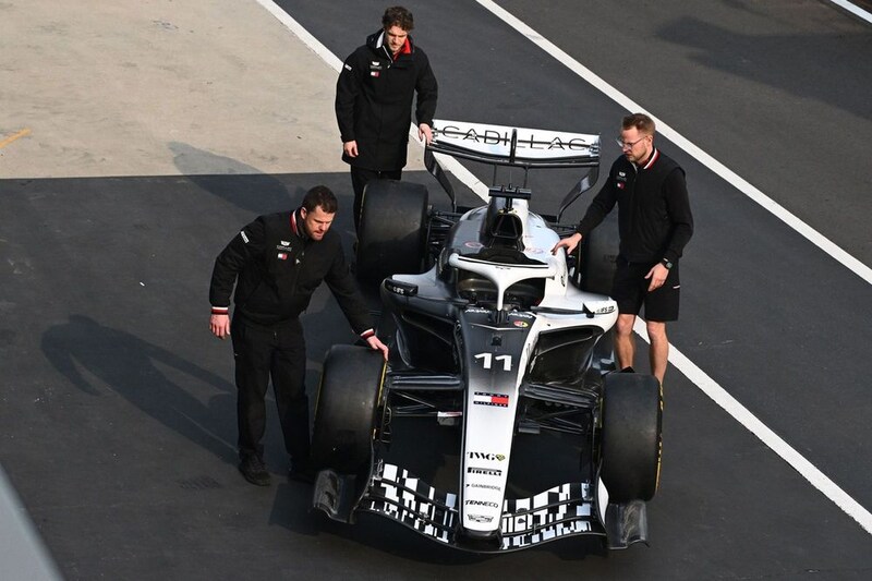 キャデラックの終わらないトラブル、ペレスから不満漏れ出る「長すぎ。フラストレーションが溜まる」