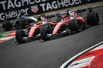 フェラーリ代表、ハミルトンとルクレールの激戦バトルを信頼「や、ちょっとヒヤッとしたけどね。良い戦いだった」｜F1中国GP