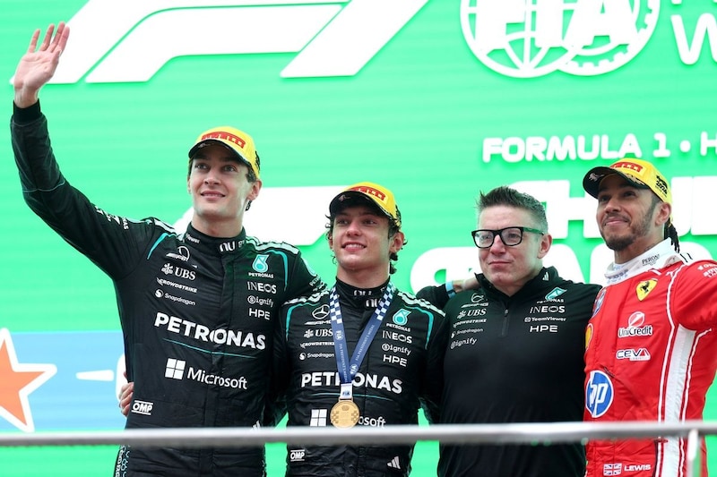 新旧の相棒と表彰台に上がった”ボノ”、アントネッリの才能に太鼓判「ハミルトンやシューマッハーと似た、特別なモノを持っている」