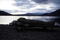 【NaturehikeやKZMも半額以上！】寝袋・コット・マットなど快眠キャンプのための”投資アイテム15選”