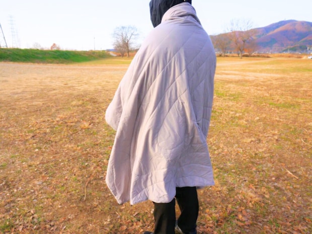 【わずか400g】大判でしっかり暖かい。クイックキャンプ「トラベルブランケット」が防寒対策の正解でした