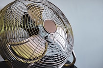 ストーブファン・扇風機おすすめ8選｜冬キャンプの暖房効率アップの仕組みと選び方