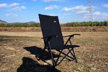 4段階リクライニング×収束式で“食事も休憩も快適”。ハイランダーの新作チェアを実使用レビュー