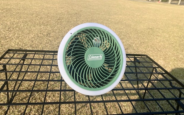 ファン×ライト×換気がこれ1台！コールマンの“3刀流”新作で、夏のテント内が劇的に快適になる