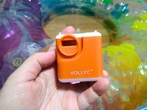 【ランタン機能付き】46mmの極小エアポンプ「NANO PUMP 5」なら、浮き輪もマットも超時短！