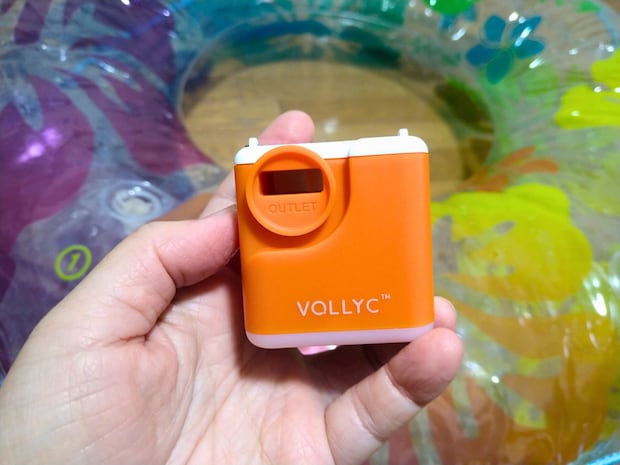 【ランタン機能付き】46mmの極小エアポンプ「NANO PUMP 5」なら、浮き輪もマットも超時短！