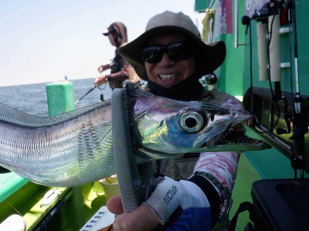 「良いのが来ましたよ！“指4本”ありそうだね！」 &copy;釣りビジョン