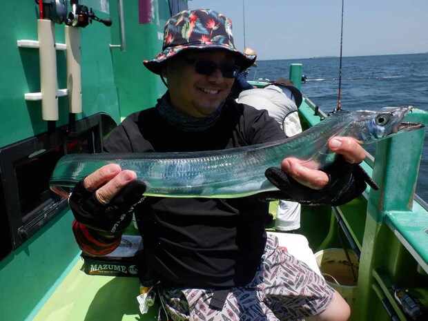 お腹ぷっくり、卵か白子がたっぷり入っていそうだ！？ &copy;釣りビジョン