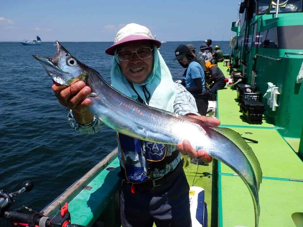 「ラストスパート！“指5本”位あるんじゃない！？」 ©釣りビジョン