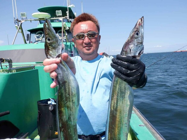 テンヤ釣りだと“指4本”級の良型が結構交じった！ ©釣りビジョン