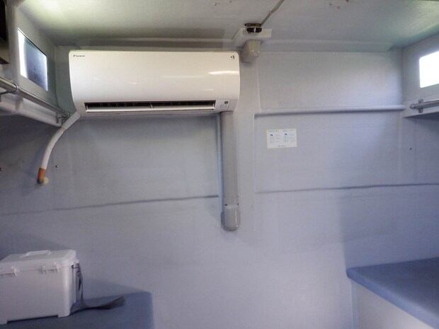 帰りは冷房の効いたキャビンで涼みながら！こりゃ天国だ！ ©釣りビジョン