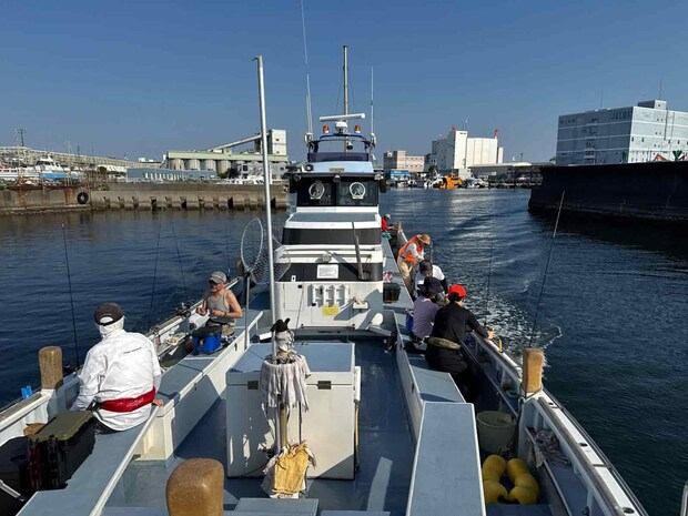 準備が整い次第、出船！ ©釣りビジョン