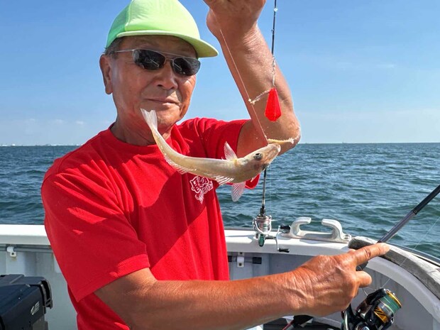 開始ほどなくして船中一尾目！ ©釣りビジョン