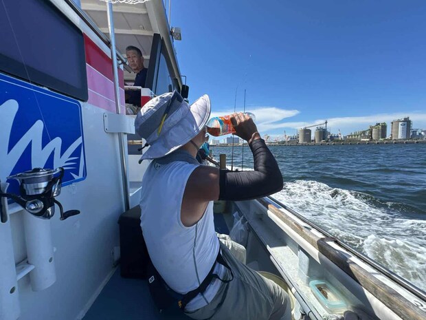 水分補給を忘れずに！ &copy;釣りビジョン