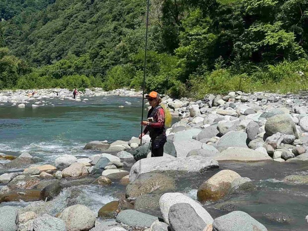 朝は流れのあるポイントで反応が良かった。 ©釣りビジョン