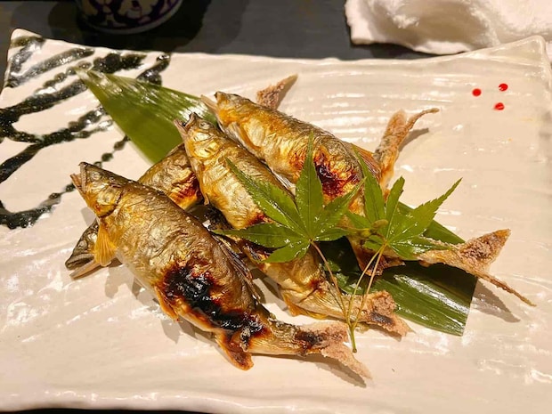 釣りたての高原鮎は絶品！これも又鮎釣りの楽しさ！ &copy;釣りビジョン