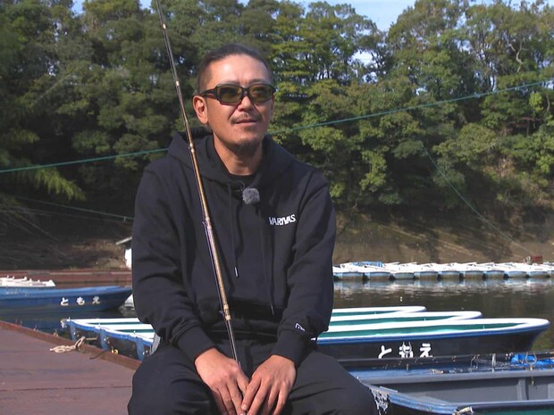 松本幸雄選手。エリアフィッシングでの知名度の高さはナンバー1だが、彼のここ10年ほどのライフワークとなる釣りは、バスフィッシング。ほぼ毎日、房総のどこかのフィールドに浮かんでいる。 &copy;釣りビジョン