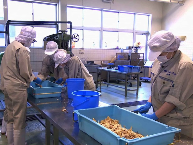 食品コースの実習風景。&copy;釣りビジョン