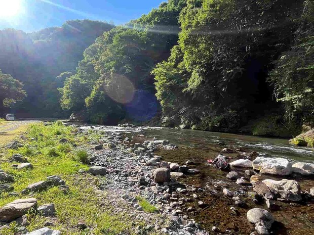 ポイントにつく頃には強烈な陽射しが！夏だね～。 ©釣りビジョン