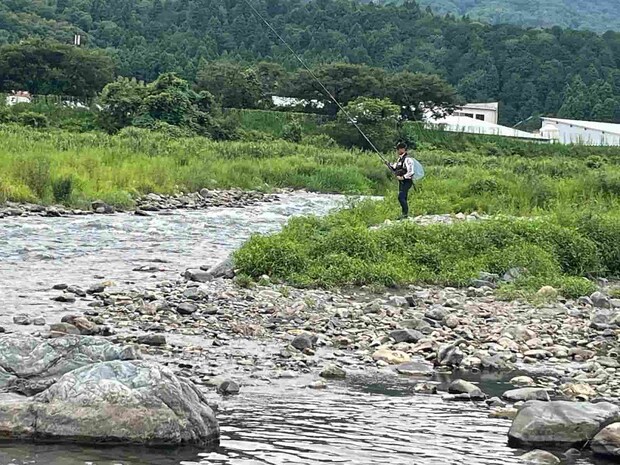 アニキ達も瀬から始めるが、こちらも垢ぐされが進み厳し状況だ。 ©釣りビジョン
