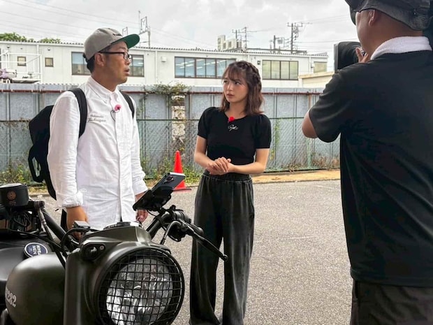 福留さんのピンチを救う為、スペシャルゲストに“ガチ”な釣り好き芸人・鈴木拓（ドランクドラゴン）が登場！配信ドラマや、福留光帆公式YouTubeチャンネルでも共演し、仲良しの二人。 &copy;釣りビジョン