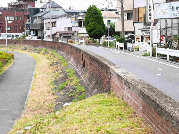 大正から昭和初期頃に作られた「旧煉瓦堤」も見所の一つ。 &copy;釣りビジョン