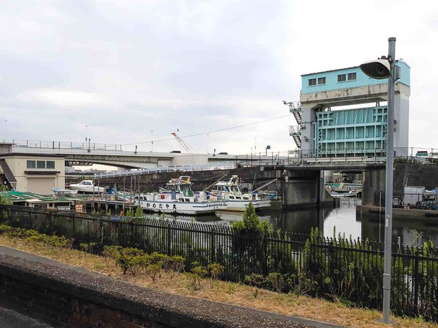 停泊場所は宿の目の前。 &copy;釣りビジョン