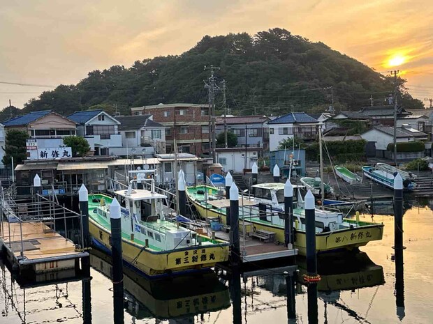 新修丸の乗船場所は夕照橋の袂にある。 &copy;釣りビジョン