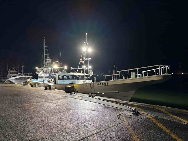 船着場は船の灯火で明るく安全。 &copy;釣りビジョン
