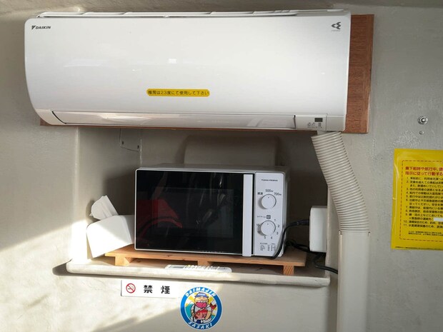 エアコン完備で快適、電子レンジも使える。 &copy;釣りビジョン