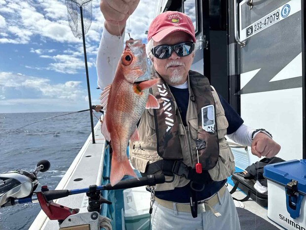 サバの猛攻に負けず、価値ある一尾。 ©釣りビジョン