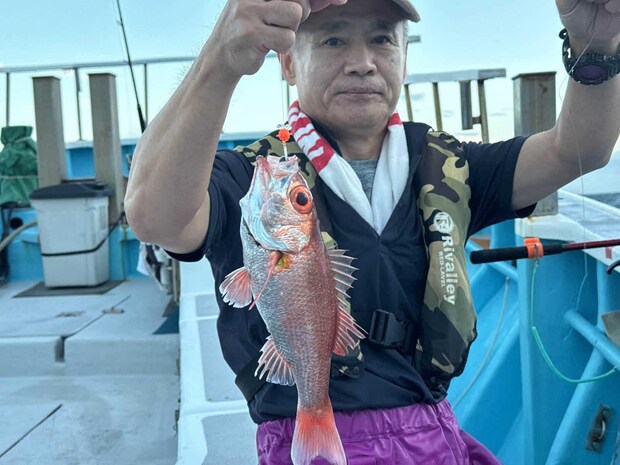 間もなく今度はミヨシでワンサイズアップ！ ©釣りビジョン