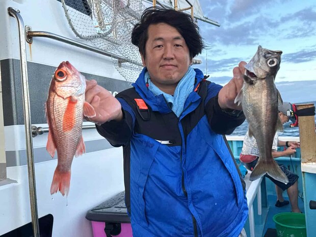 反対舷ではアカムツとクロムツが！ ©釣りビジョン