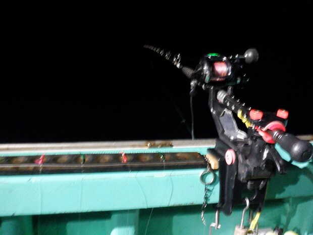 クロムツ狙いの竿とリール。船にあった“マグネット”をお借りした。 ©釣りビジョン