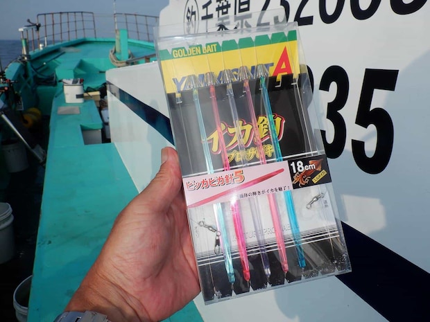 船で購入できるプラヅノ18cmブランコ5本バリ仕掛け。 ©釣りビジョン