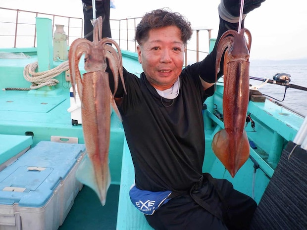 スルメイカは胴長30cm前後中心に胴長40cm前後の大物も交じった！ &copy;釣りビジョン