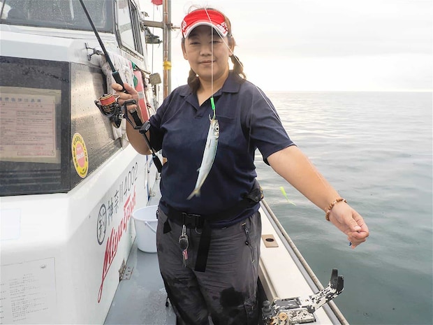 ジグサビキにヒットしたのはウルメイワシ。 &copy;釣りビジョン